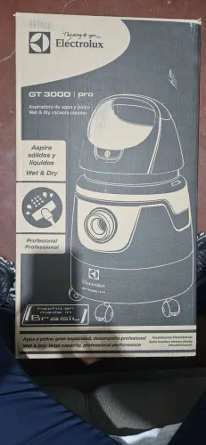 Aspirador de Pó e Água Electrolux GT30N 20L 1300W - Praticamente Novo