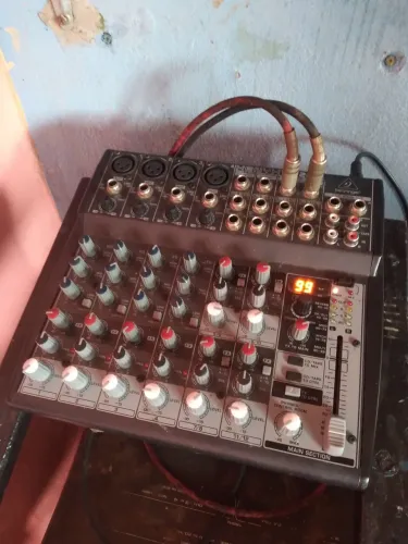 Mesa behringer xenyx 1202fx efeitos 