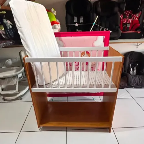 Mini Berço Marrom/branco com colchao e rodinhas