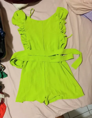 Macaquinho Verde Lima - veste P/M - NOVO