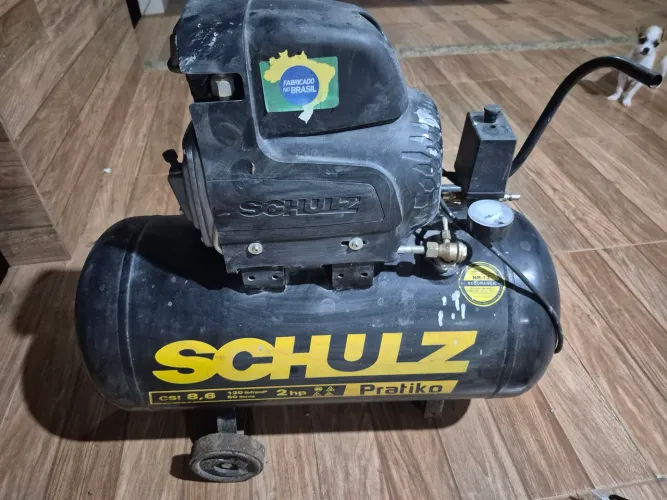 Compressor 50 litro semi novo pouco uso e com nota fiscal 