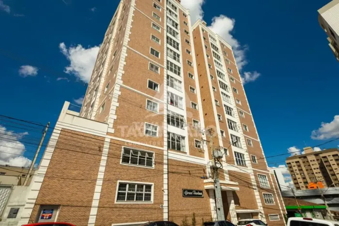 Apartamento Semimobiliado no Centro