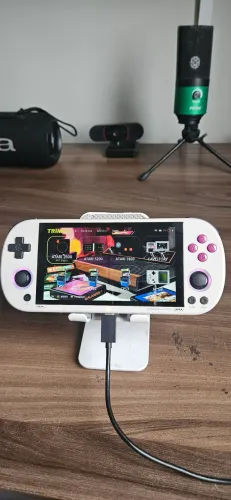 TRUMUI SMART PRO COM CARTAO DE 64GIGAS REPLETO DE JOGOS