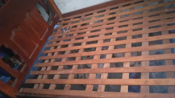 Vendo Cama de Casal de Madeira+Colchão