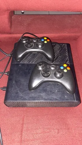 Xbox 360 2 controles 5 jogos