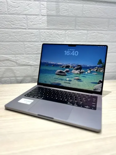 Macbook PRO M3 13" 8Gbs RAM 512Gbs SSD