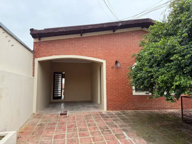 Casa para venda tem 185 metros quadrados com 4 quartos
