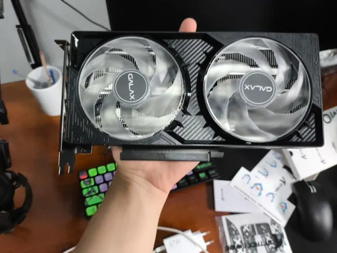 RTX 5060 Galax (troco)