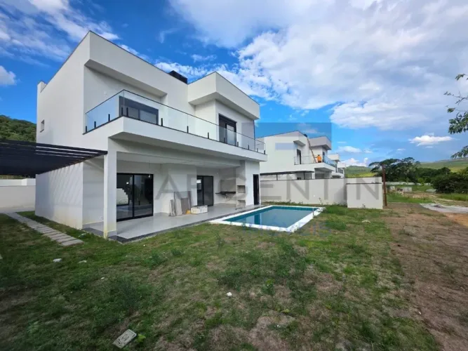 Casa à Venda no Condomínio Carpe Diem - Guararema/SP