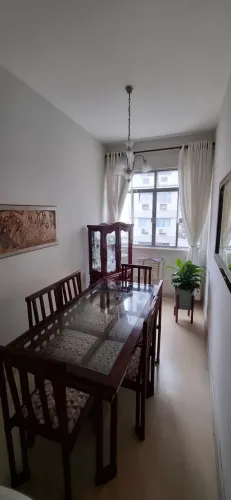 MESA DE JANTAR MADEIRA MACIÇA, TAMPO DE VIDRO, SEIS LUGARES, SEMI-NOVA