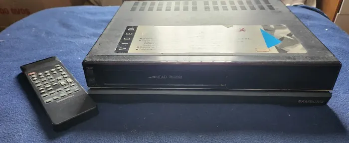 video cassete samsung 4 cabeças antigo , liga mas não aparece imagem.