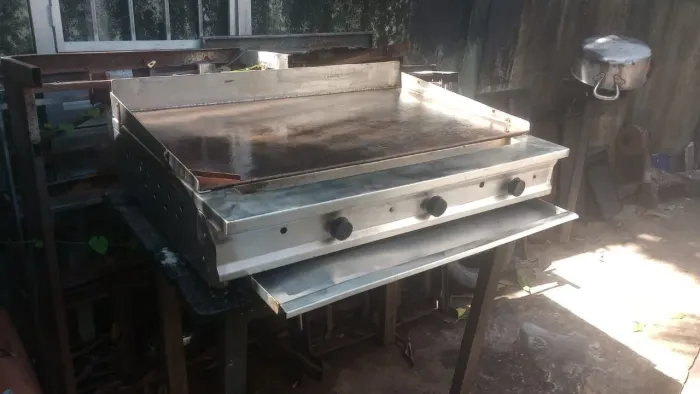 Vendo uma chapa de inox para hambúrguer