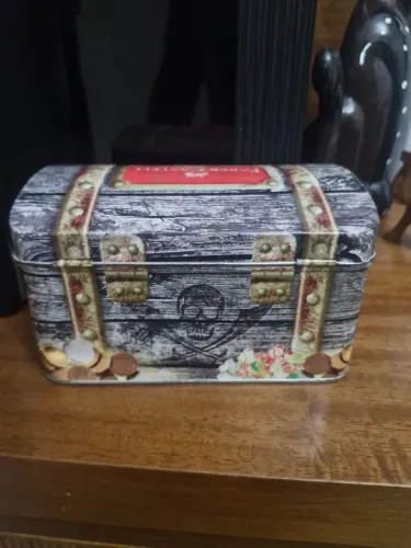 Maletinha baú pirata vintage Faber-Castell estojo metálico