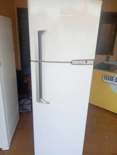 Vende geladeira Brastemp Frost Free com garantia de três meses aceito cartão