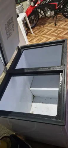 FRIZER  SMALTEC DE DUAS TAMPAS FUNCIONAMENTO PERFEITAMENTE 
