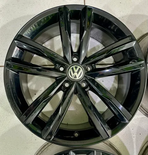 Jg Roda Original Vw Passat B8 Aro 18 5x112 Semi Novo