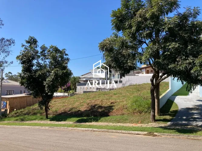 Terreno de 800 m² em Condomínio Fechado
