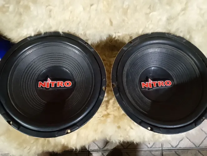 Vendo par de auto falantes Nitro