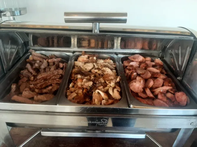 Churrasqueiro e buffet completo para seu evento