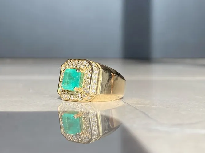 Anel em Ouro 18K 750 com Esmeralda e Brilhantes