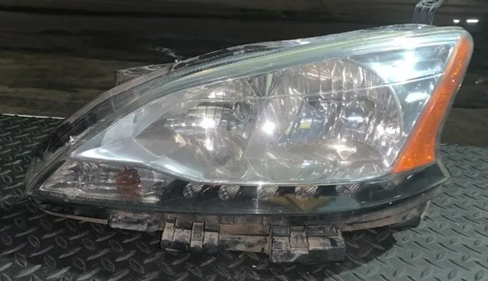 farol Nissan Sentra L/E