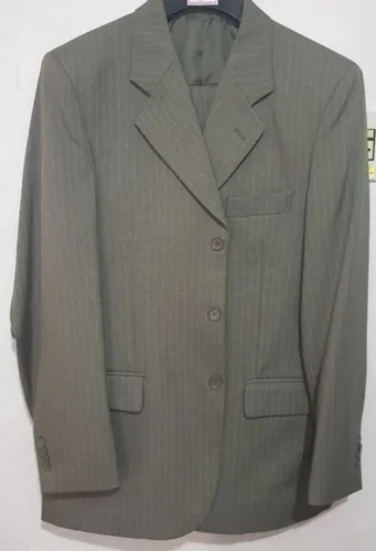 Terno verde escuro risca de giz