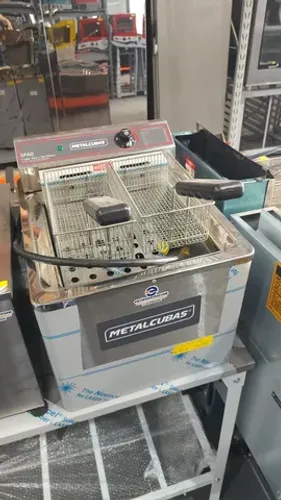 Fritador Comercial Zona Fria de Água 15 L Óleo 3 L Água 3500w Novo