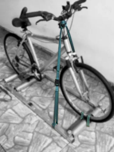 Fita de segurança para fixar a bike no rolo de equilíbrio