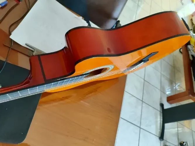 vendo um violao nylon giannini, mod star super lindo.