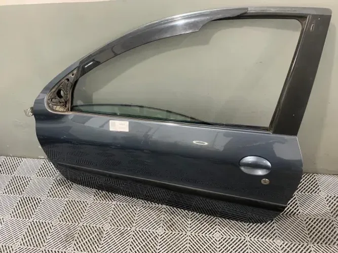 Porta Peugeot 206 lado esquerdo 2 portas Ano 2006 pelada
