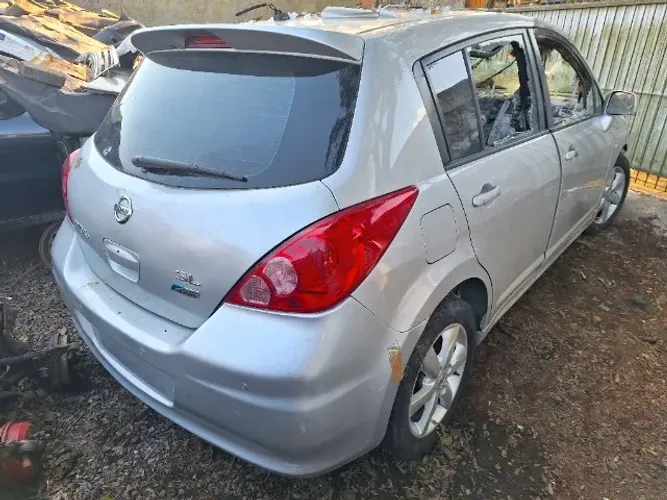Sucata de Nissan Tiida 1.8 Aut.SL 2012/2013 para retirada de peças - Interna toda queimada