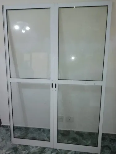 Porta de vidro com moldura branca - 2 folhas