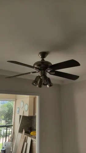 Ventilador de Teto com Lâmpadas Hampton bay. Controle remoto