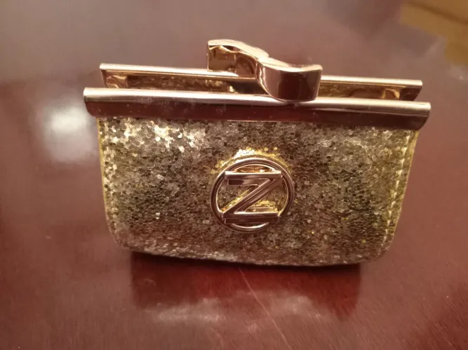 Porta níquel Clutch Dourada com Glitter e Detalhe Z