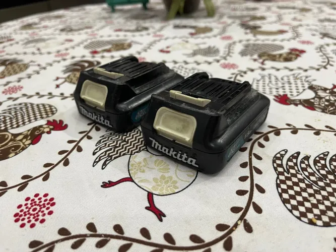 2 Baterias Makita 12V 1,5ah