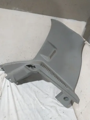 Suporte bagagito traseiro direito Renault Clio 2004
