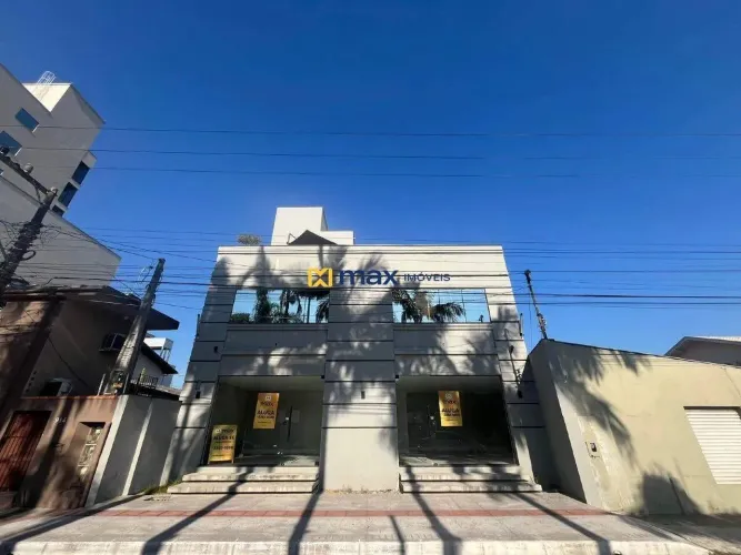 Locação anual: Sala comercial 40m - Centro Balneário Camboriú.