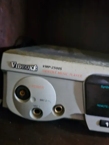 VMP-2500 com controle e microfone<br><br>VIDEOKE MUSI