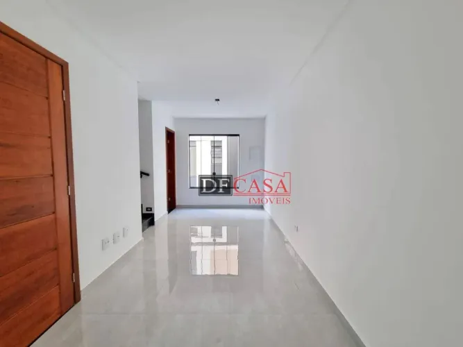 Sobrado em condomínio a venda na Vila Ré com 2 dormitórios e 1 vaga de garagem próximo ao