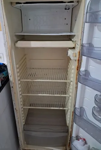 Geladeira com defeito