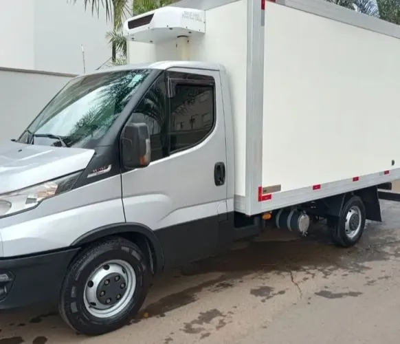 Iveco 35-150 bau refrigerado ano 2021