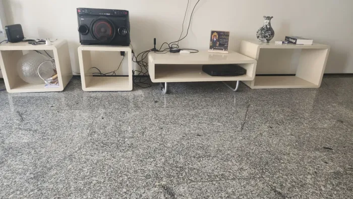 Centro e nichos de madeira