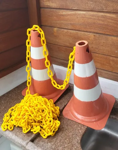 Cones e corrente de sinalização !!!