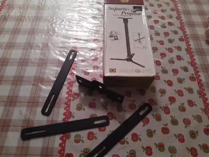 Suporte projetor na caixa (alguma peças não ta completo)