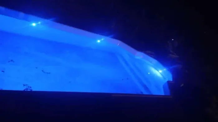 Piscina de fibra com garantia modelo Venus 10 x 4