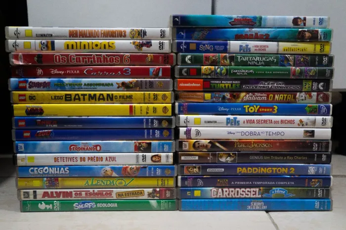 Lote de DVDs infantis