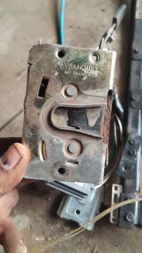 Fechadura da porta do gol g3