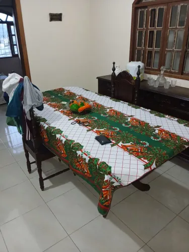 Mesa e armário em macanaiba