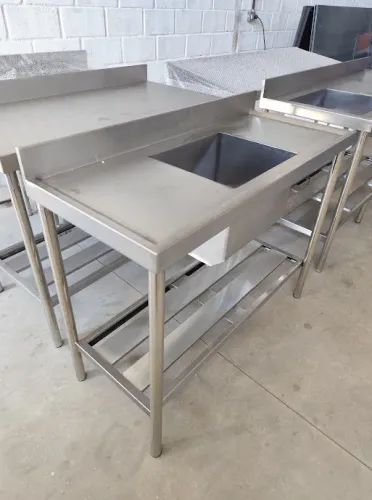 Pia inox 1,10x60x90 prateleira gradeada