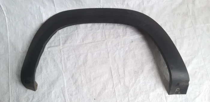 Moldura do Paralama Traseiro direito Renault Kwid 18/21 788A27317R ( usado)
